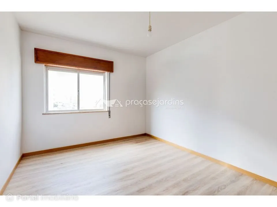 Apartamento T4 com terraço a 5 minutos do centro de Leiria
