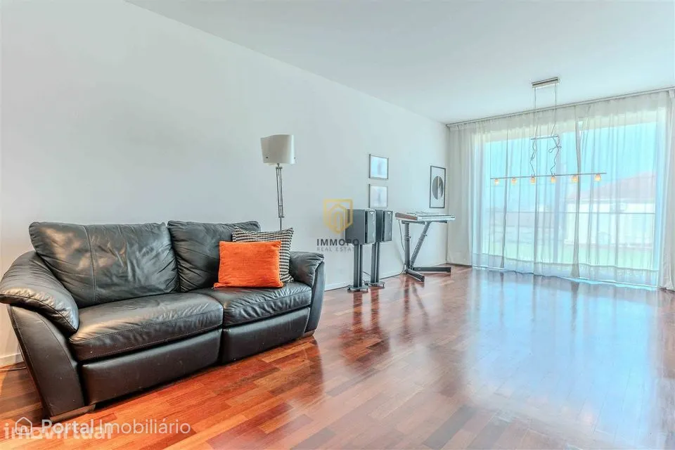 Apartamento T2 na Senhora da Hora, com duas garagens