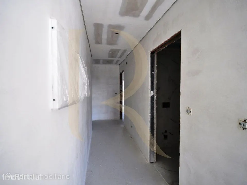 Apartamento T3 novo com elevador e varandas em Santa Marta do Pinha...