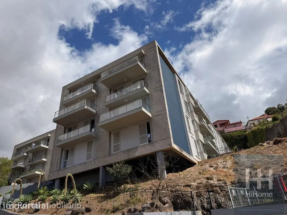 Apartamento T2 no último piso com vista mar Santa Cruz