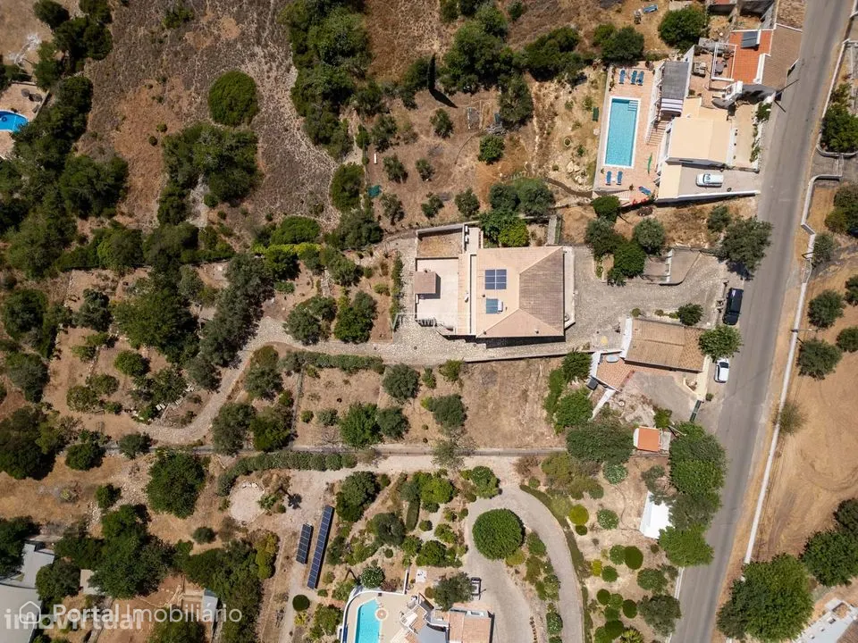 VILLA V5 com vista mar inserida num terreno com 2290 m2 situada no Mal
