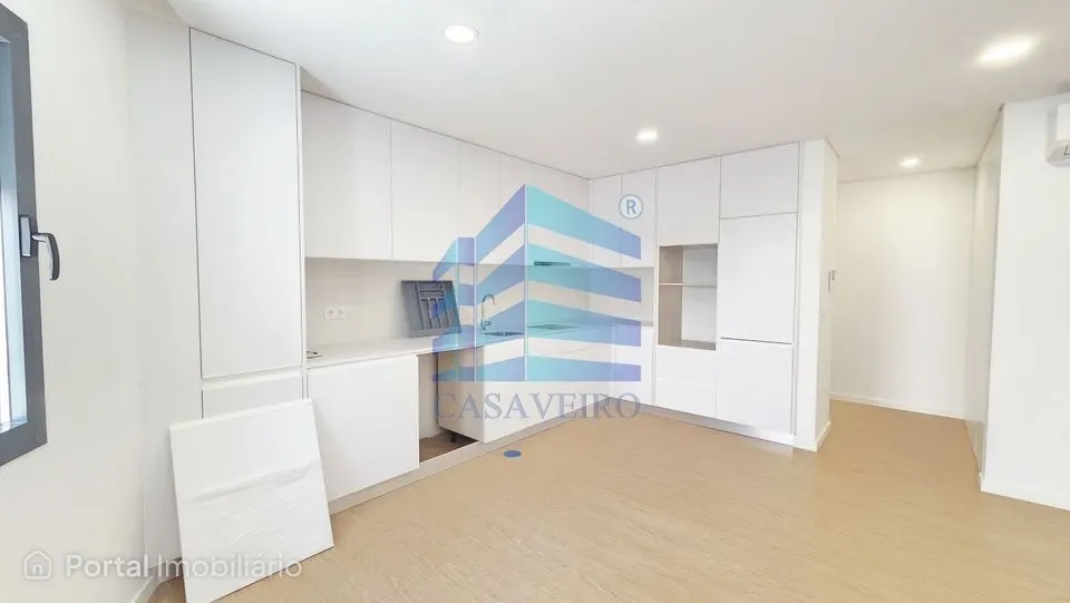 Apartamento T1 +1 no centro de Esgueira