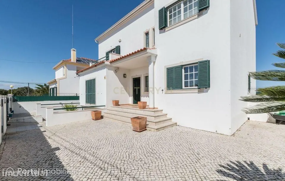 Moradia com 642 m² de terreno | Potencial de investimento ou habitação