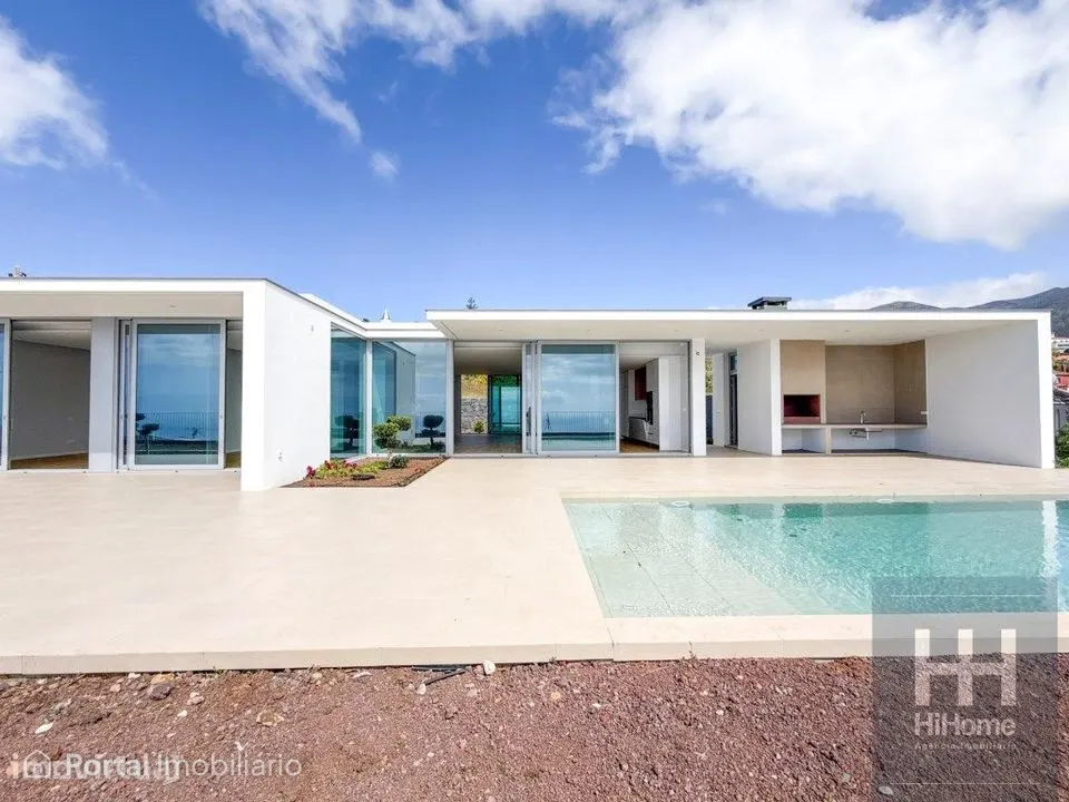 Moradia de luxo T4 térrea com vista mar no Estreito da Calheta