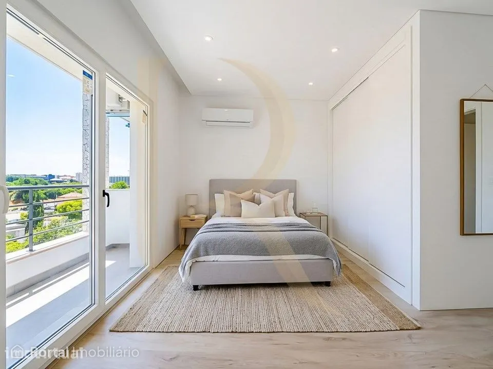 Apartamento novo T2 com elevador, parqueamento e arrecadação em con...
