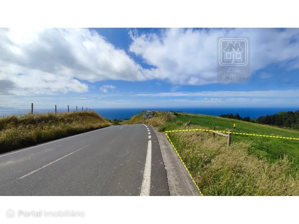 Land for sale in Fenais da Ajuda