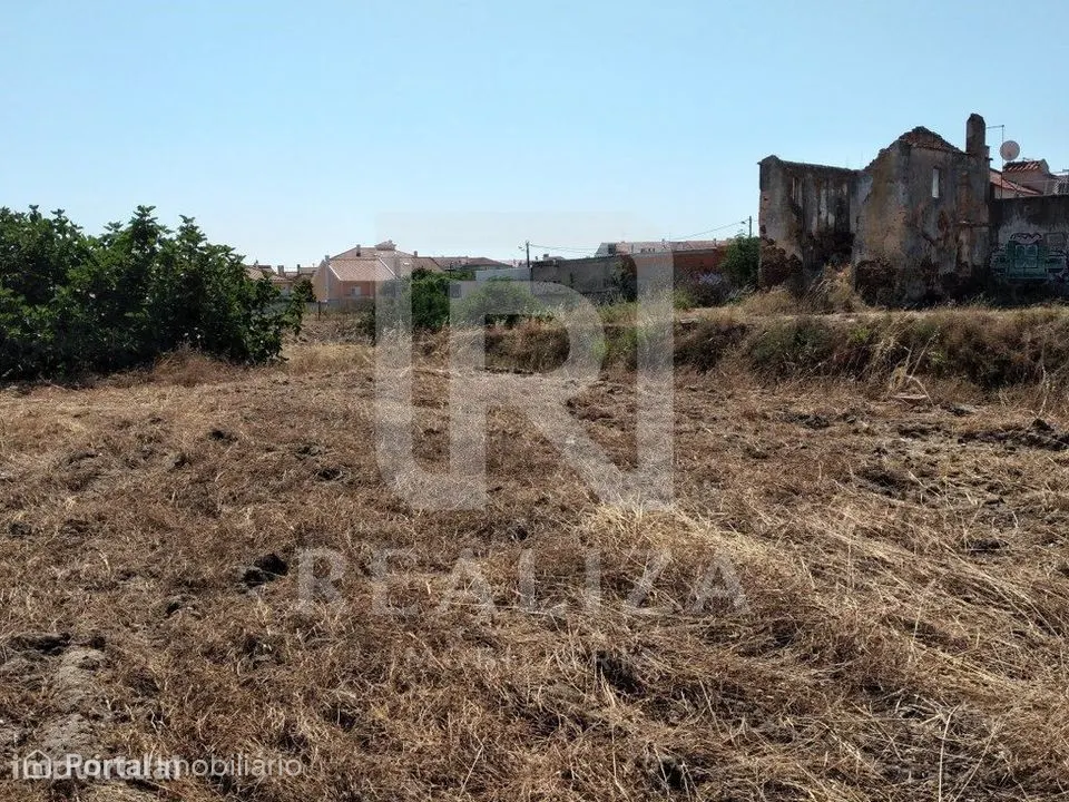 Terreno em Foros de Amora
