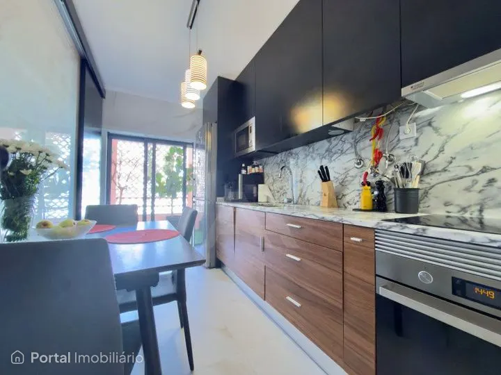 Apartamento T3 mobilado com varanda em Cascais