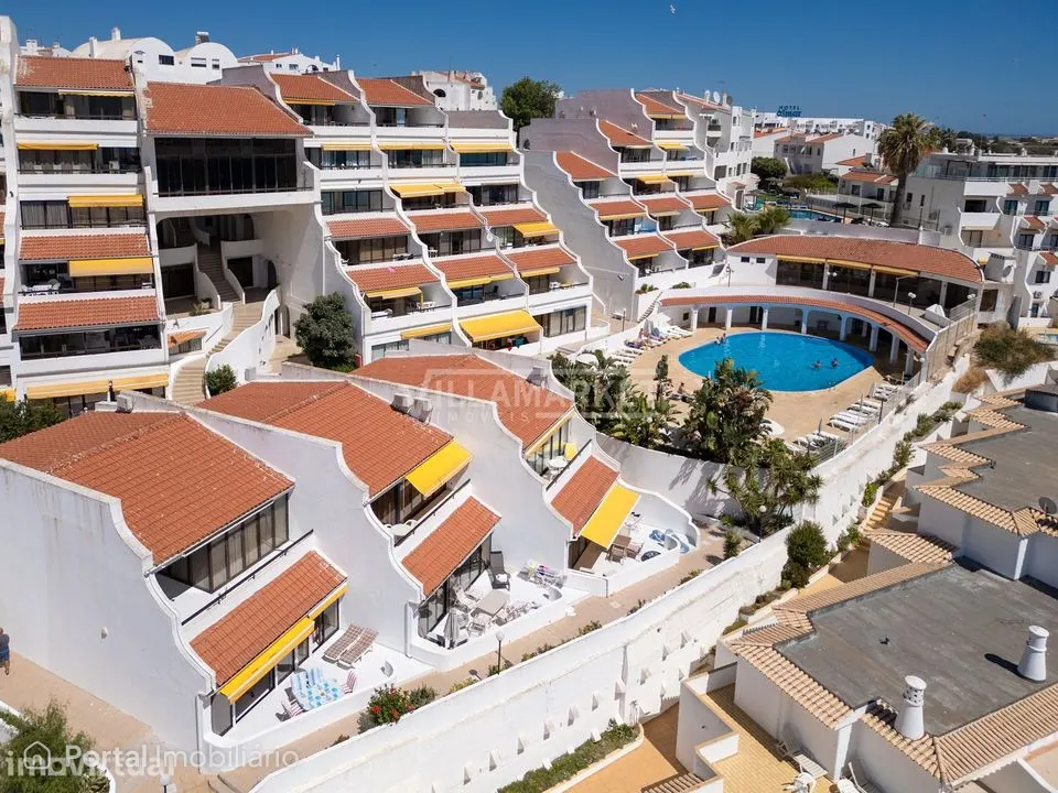 Apartamento T1 com AL e vista mar inserido no condomínio com piscina "
