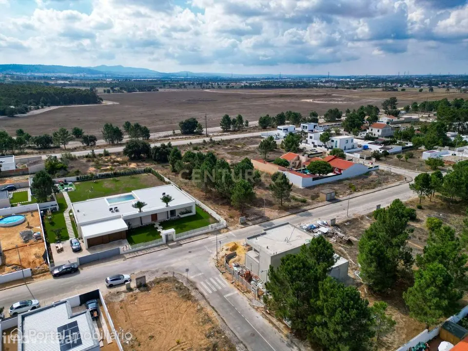 Land for sale in Quinta do Anjo