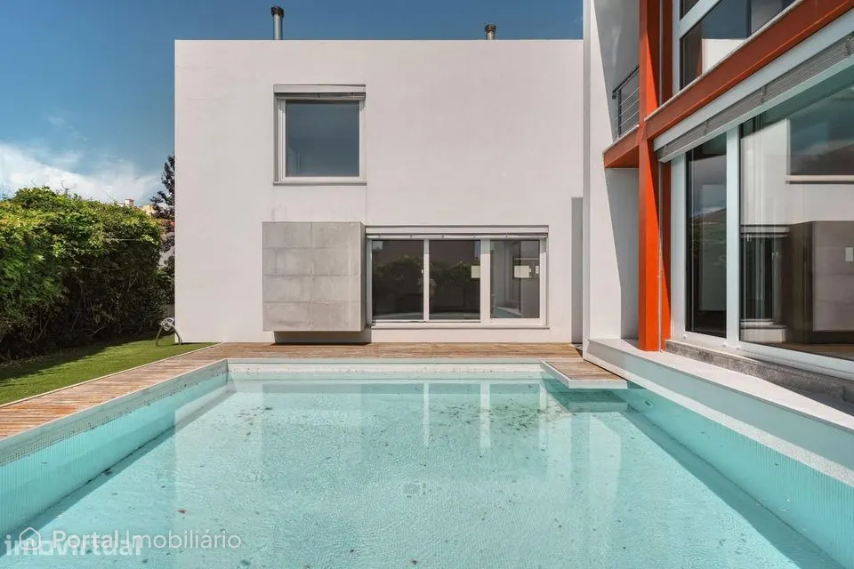 Moradia T4 com Piscina e Jardim — Carcavelos