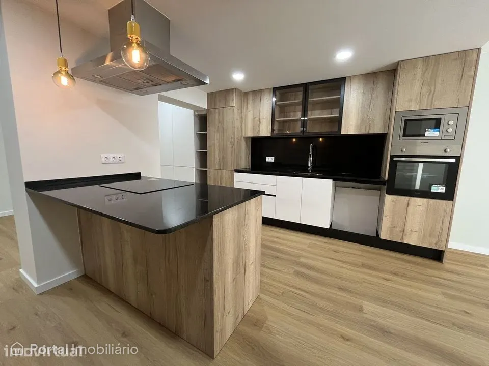 Apartamento T2 totalmente renovado, vista mar