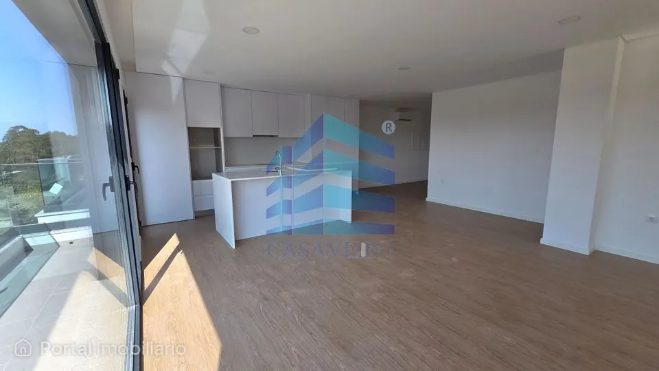 Apartamento T2 Duplex com terraço e Garagem Fechada