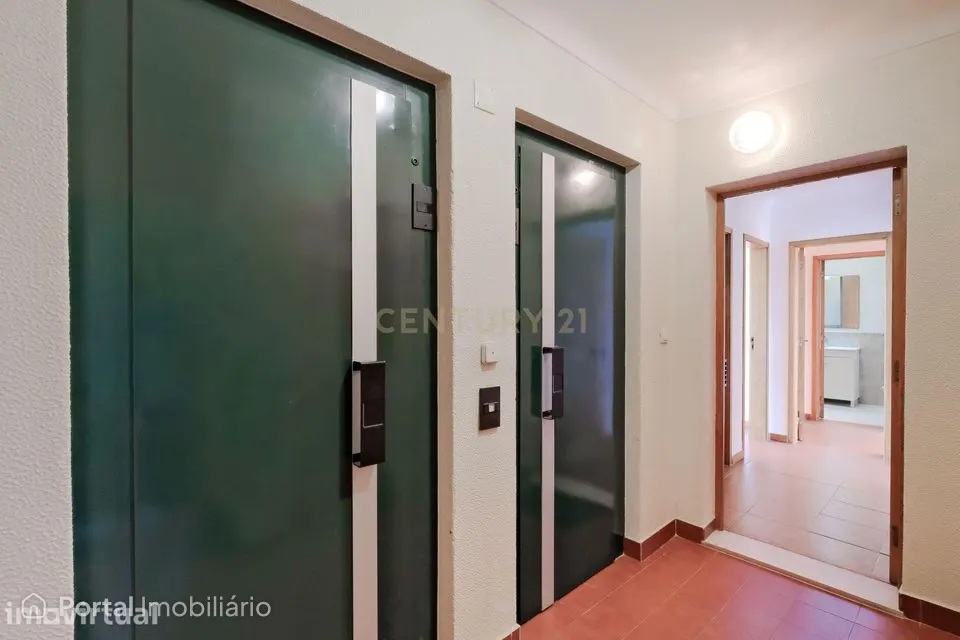 Apartamento T2 com Vista Panorâmica em Algueirão Mem Martins