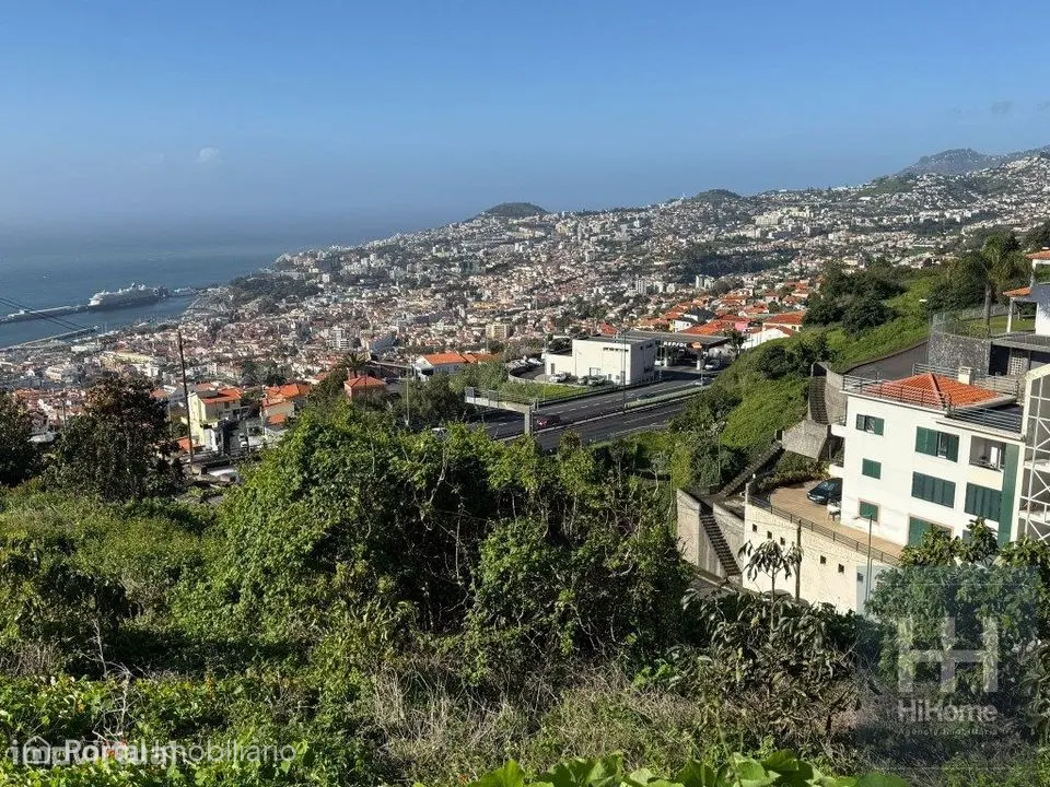 Terreno com 2050 m2 no Jardim Botânico - Vista Mar e Porto do Funchal