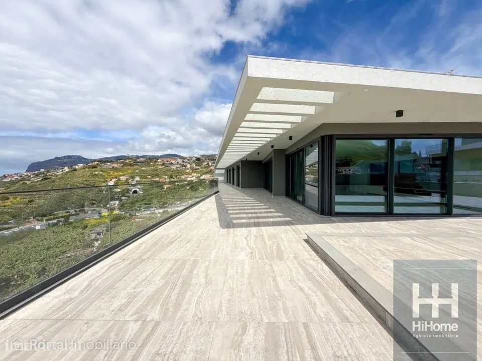 Penthouse T4 com piscina privativa no Amparo, Funchal