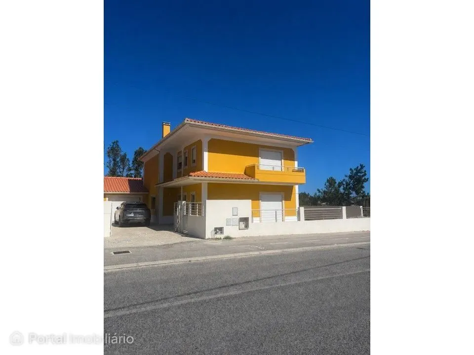 Moradia T4 com piscina
