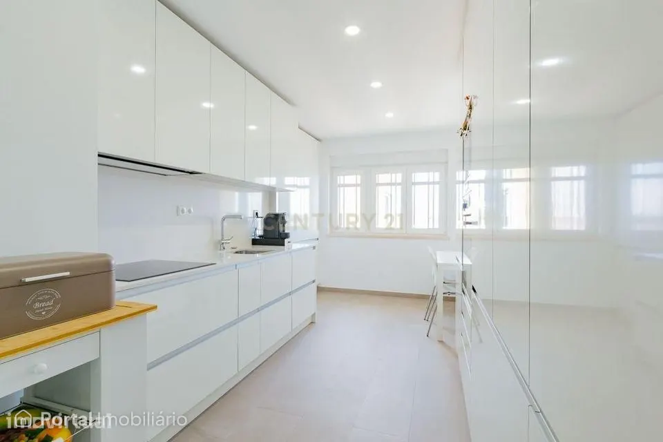 6-bedroom apartment for rent in Sacavém e Prior Velho