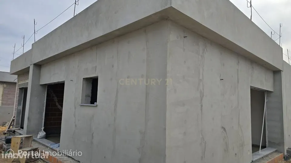 Moradia T3 térrea com piscina e vista de Serra em Azeitão
