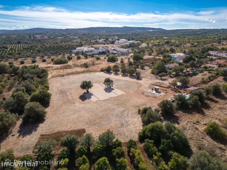 Terreno rústico com 8.280 m² com furo de água situado na Ribeira de Al