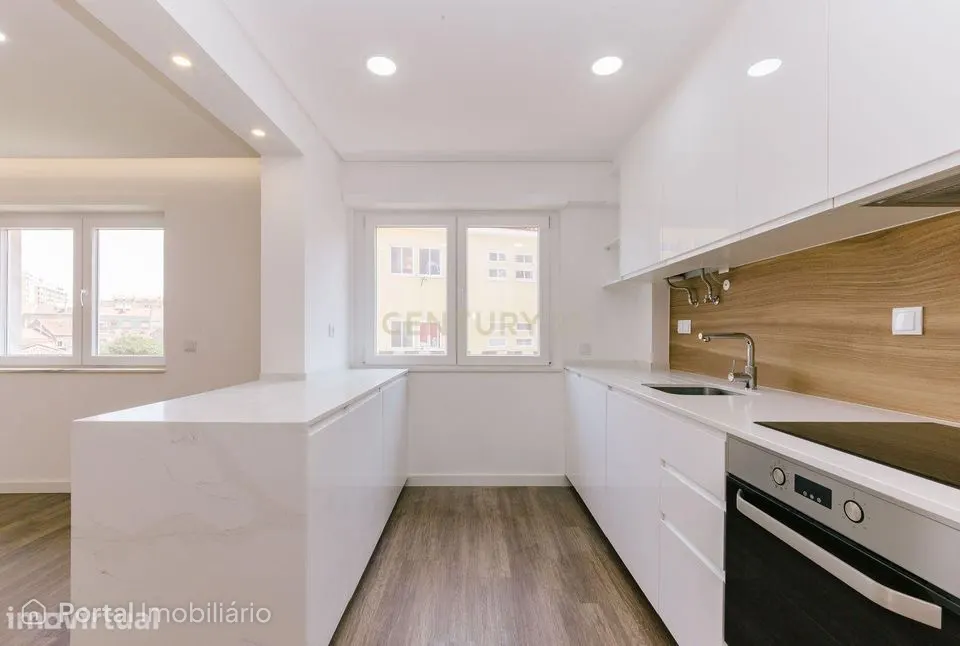 T2 Totalmente Remodelado para venda em Sacavém, Loures