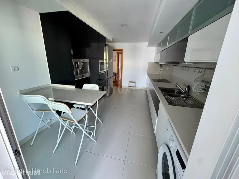 Arrendamento Luxuoso Apartamento T3 em Montijo com Vista Desafogada e