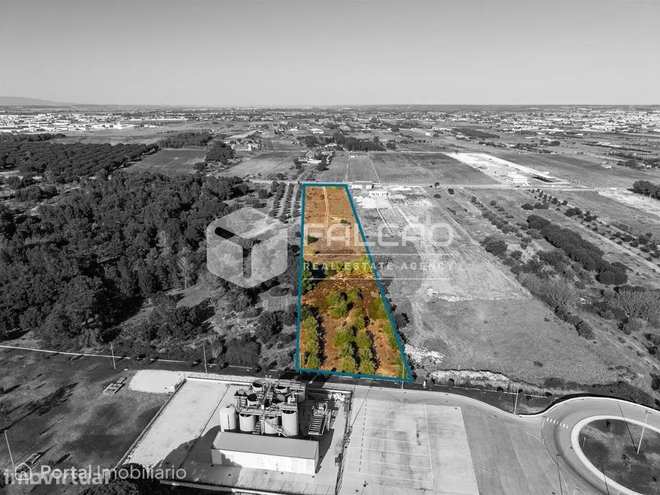 Terreno Venda junto á base do Mercadona em Almeirim