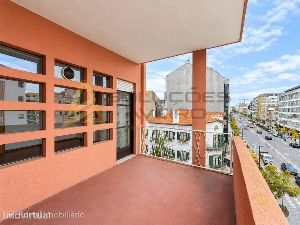 Apartamento T3+1 Av. Lourenço Peixinho - Aveiro