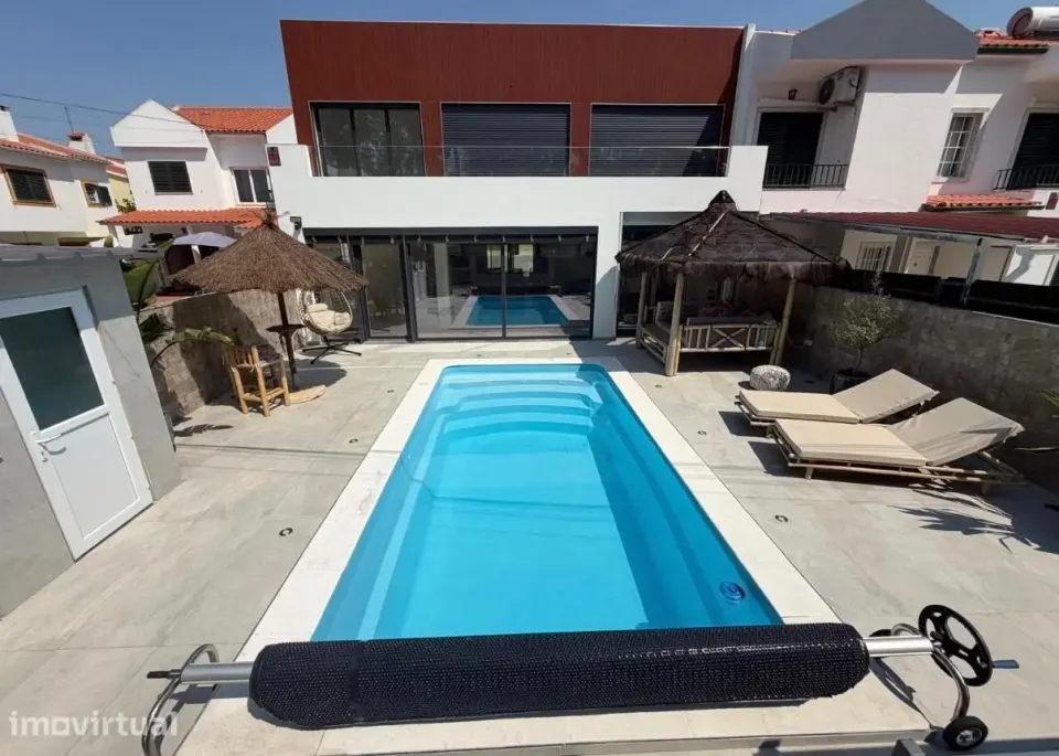 Moradia T3 com Piscina|Duas Suites|Zona Lounge| Brejoeira, Azeitão