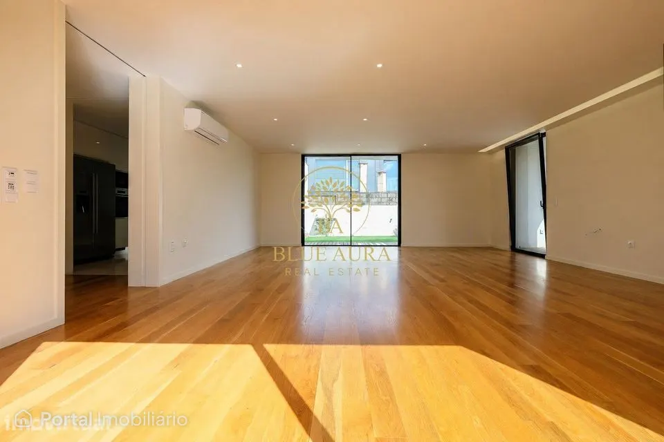 Moradia T2 Duplex na segunda linha de mar - Praia da Madalena