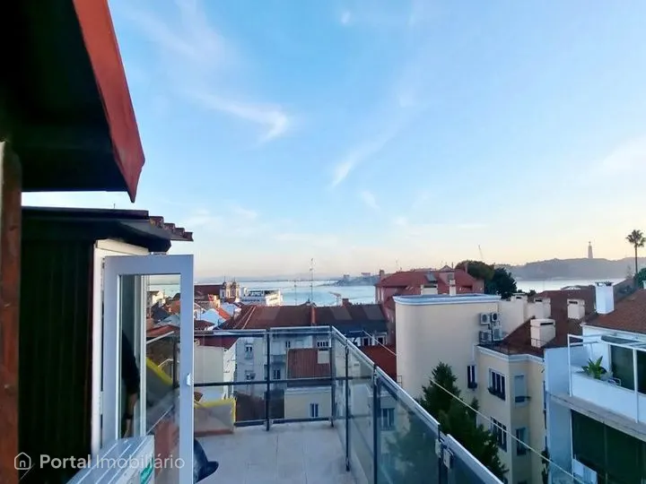 Apartamento T3 situado na prestigiada freguesia da Estrela