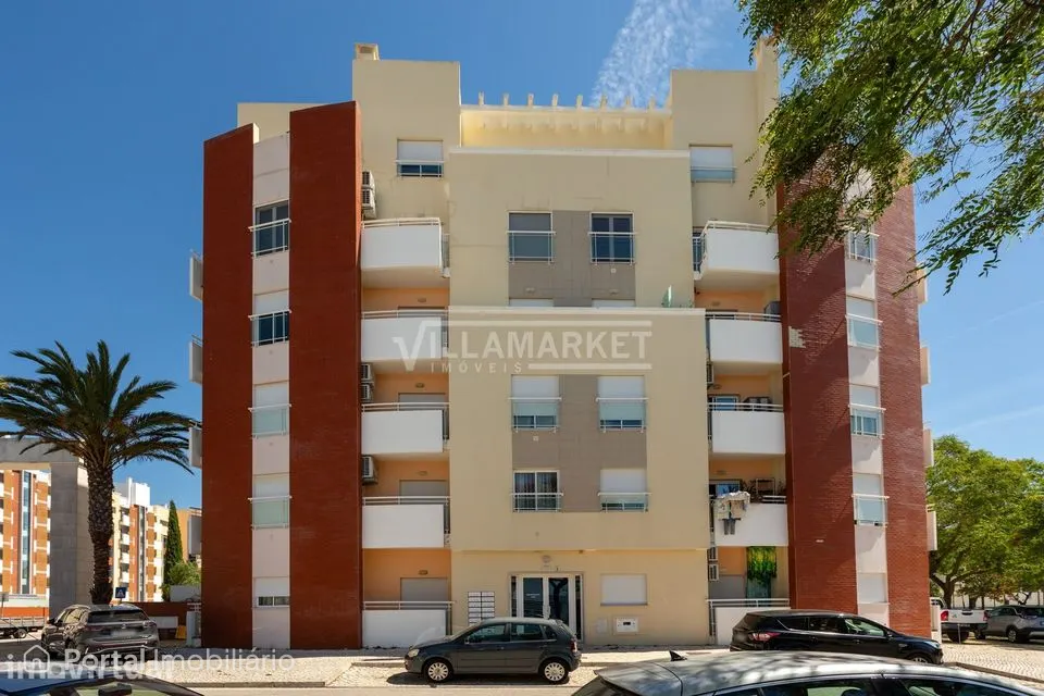 Apartamento T3 da banca com vista mar e estacionamento na cave situado