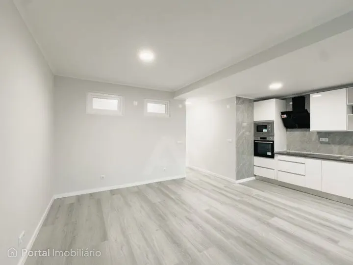 Apartamento T2 com 81 m²