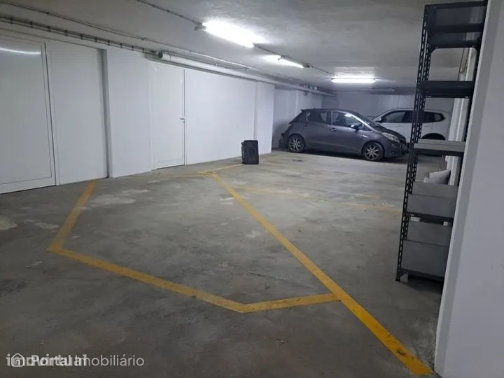 Parqueamento no CENTRO de Torres Vedras!
