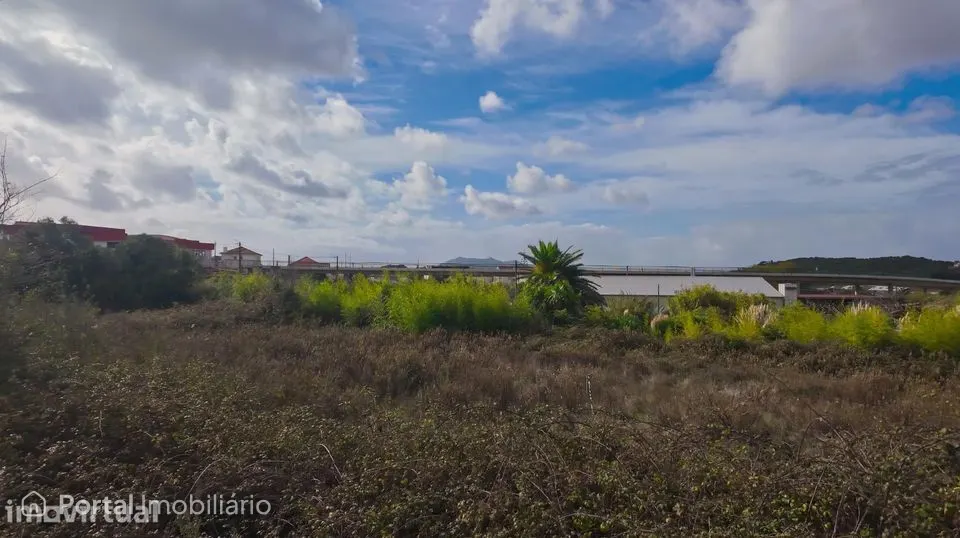 Terreno Urbanizável com 2.960 m2 e 880 m2 Edificáveis no Sabugo