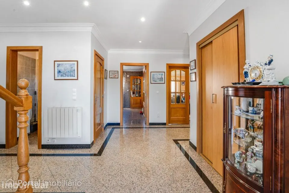 Moradia T6+1 com 4 suites, piscina e cave independente | Loures
