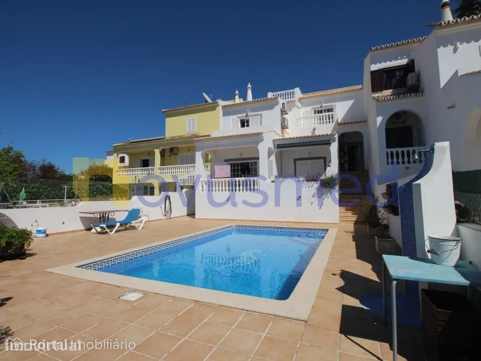 Moradia T4 com piscina no centro de Albufeira