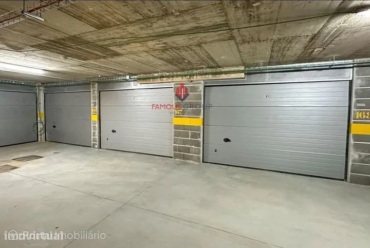 Garage for sale in Portimão