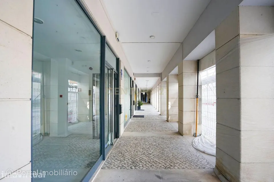 Oportunidade Única. Loja Comercial de 50m² no Parque das Nações Norte