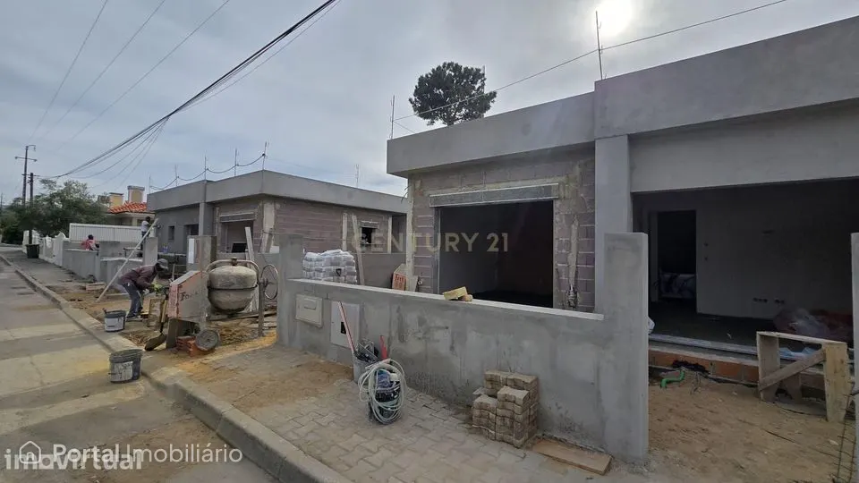 Moradia T3 térrea com piscina e vista de Serra em Azeitão