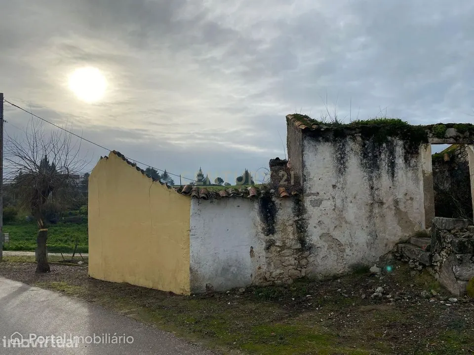 Moradia em Ruina Logradouro em S. Vicente de Paul - Santarém