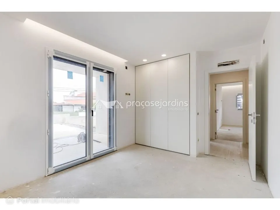 T3 Moderna Moradia Nova, próxima de Leiria