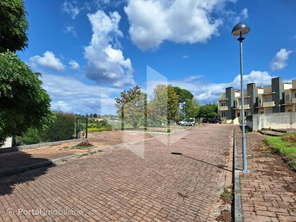 Lote de Terreno Venda em Molelos,Tondela