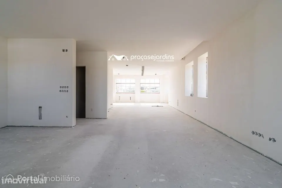 Moradia T3 com História, Conforto Moderno e Proximidade à Praia