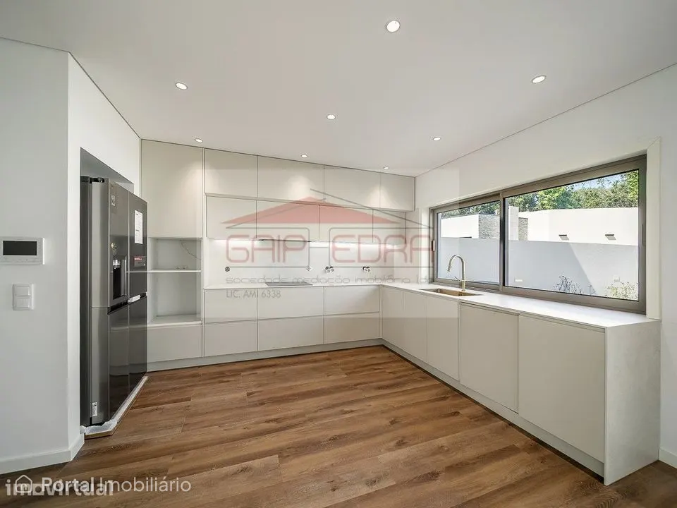 4-bedroom house for sale in Esmoriz