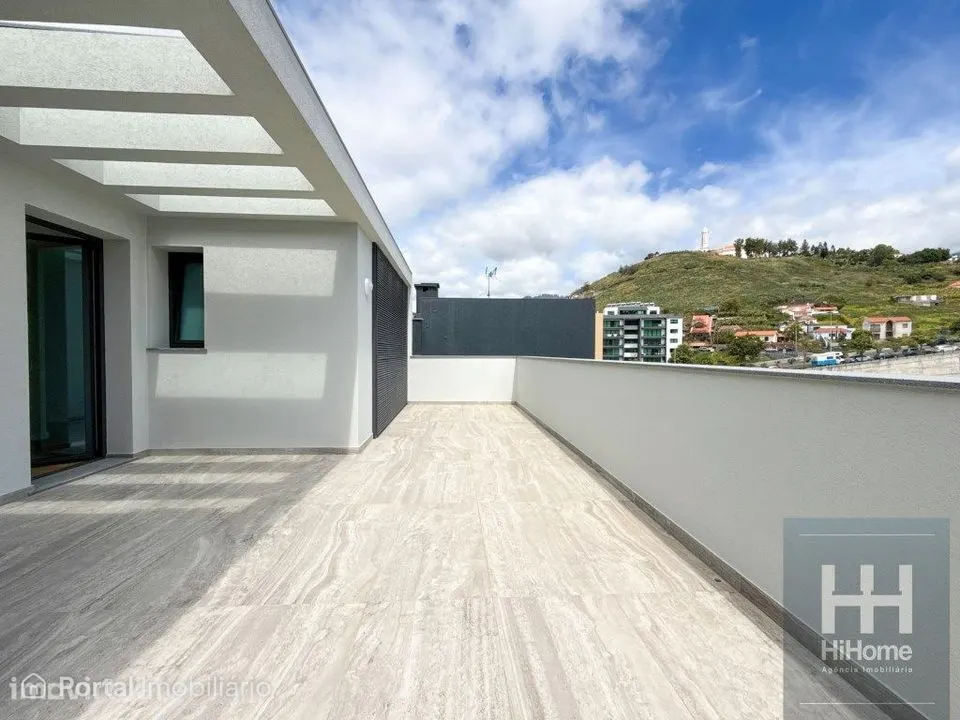 4-bedroom apartment for sale in São Martinho