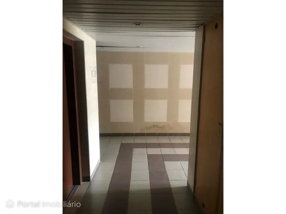 T1 mobilado com estacionamento para arrendamento em Telheiras