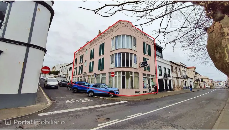 Building for sale in São Pedro