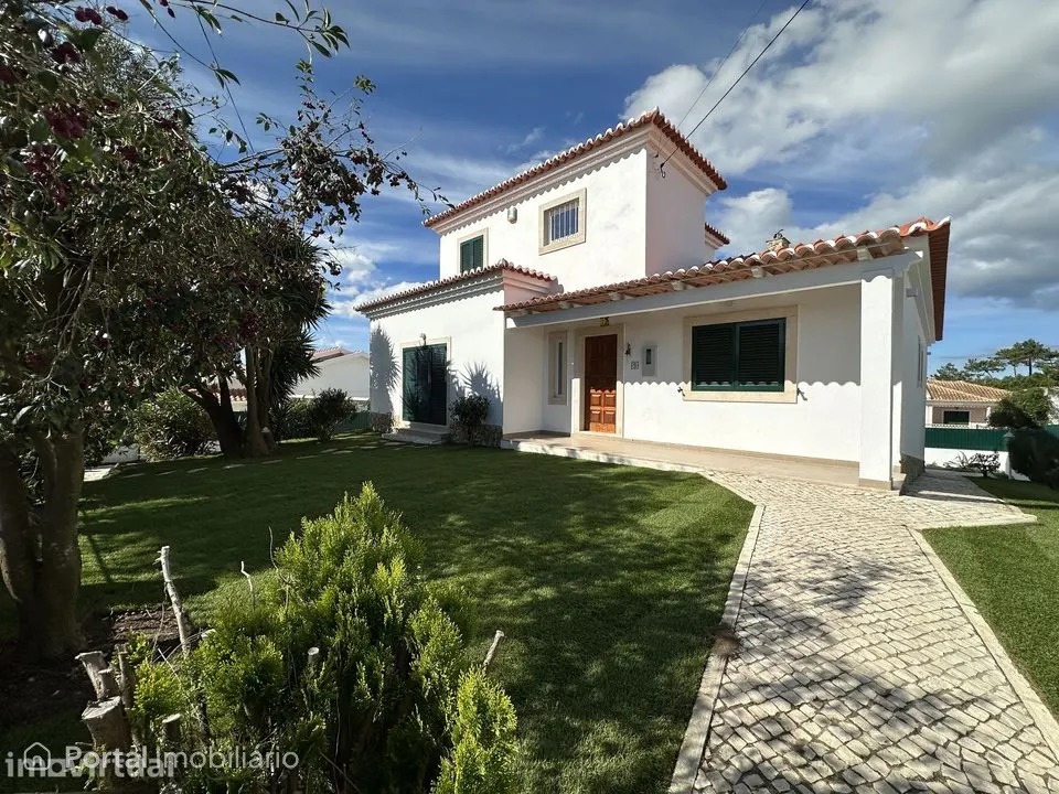 Moradia Isolada T3 com Piscina e Vista Mar na Ericeira