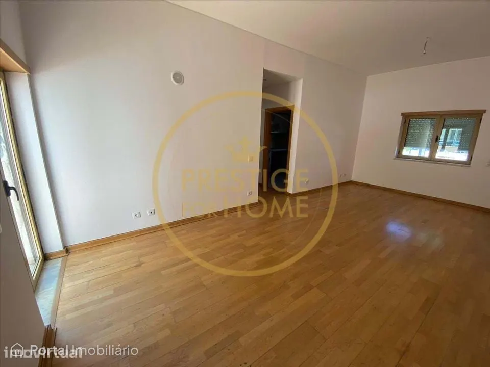 Apartamento T2 com Varanda – Vale de Rãs